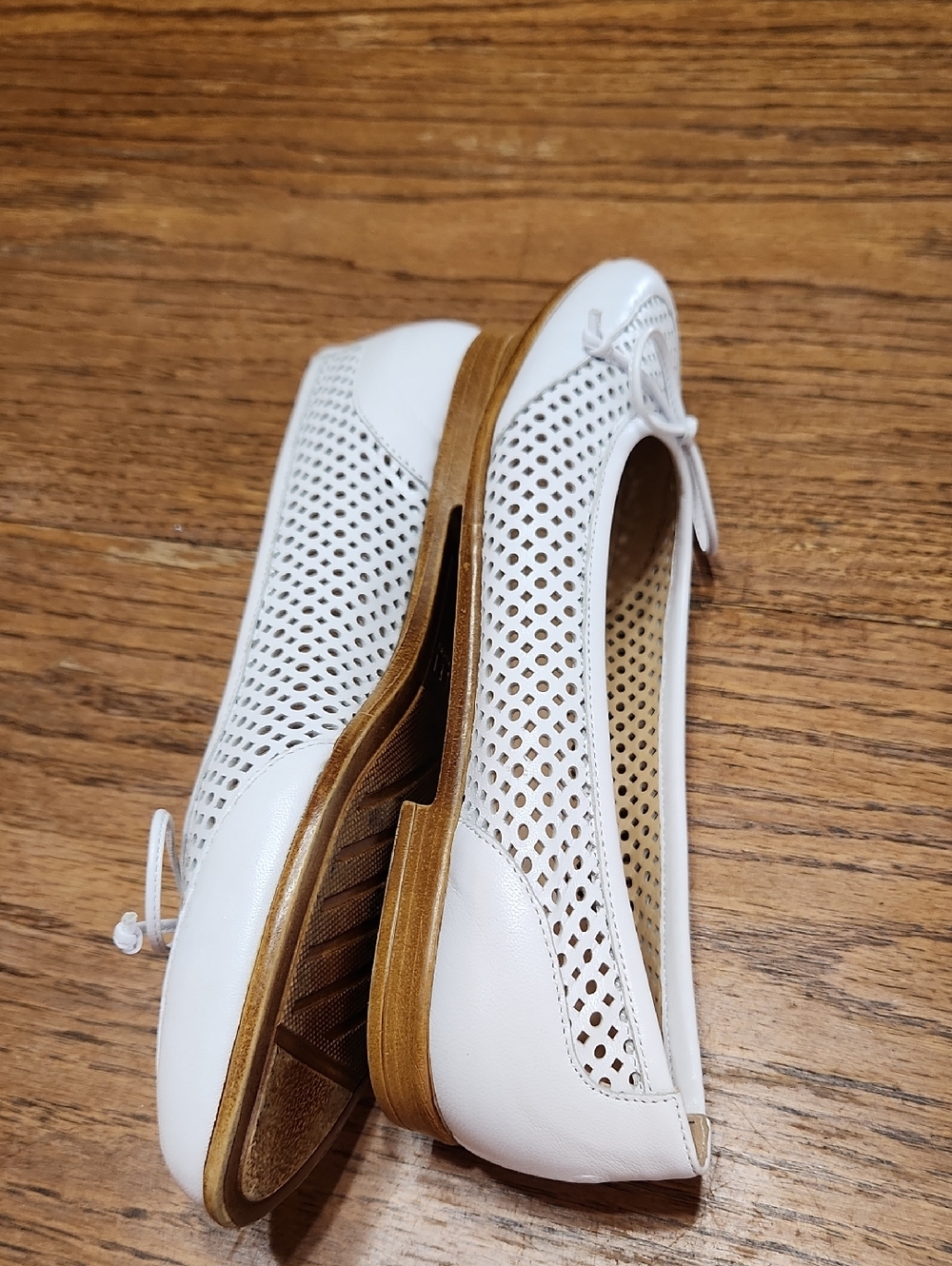 Amalfi By Rangoni White Flats Size 7.5N - Picture 2 of 6